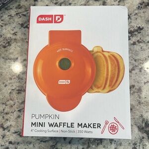 Pumpkin Mini Waffle Maker | Dash